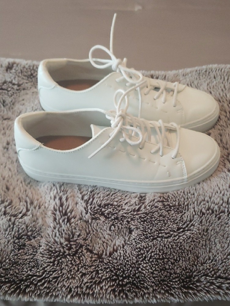 Universal Thread White Low-Top Lace-Up Sneakers — image 2 of 4